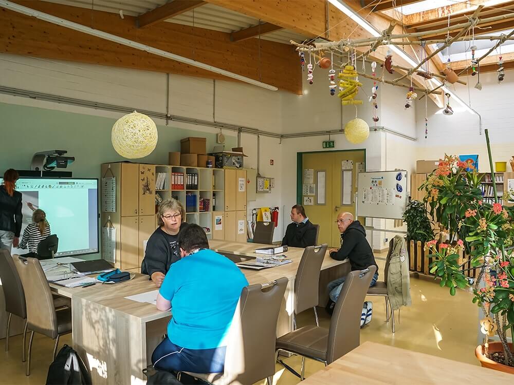 Blick in den Schulungsraum des Berufsbildungsbereich in der Zweigwerkstatt Lukaswiese